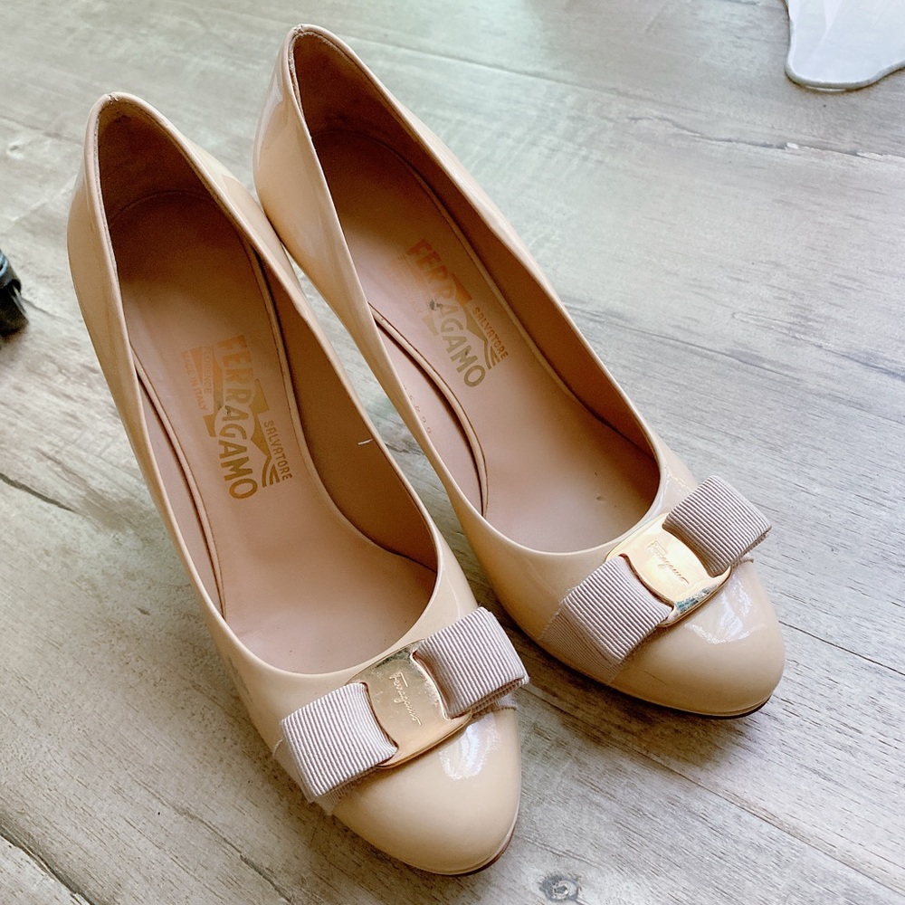 Salvatore Ferragamo Pump size 7.5B